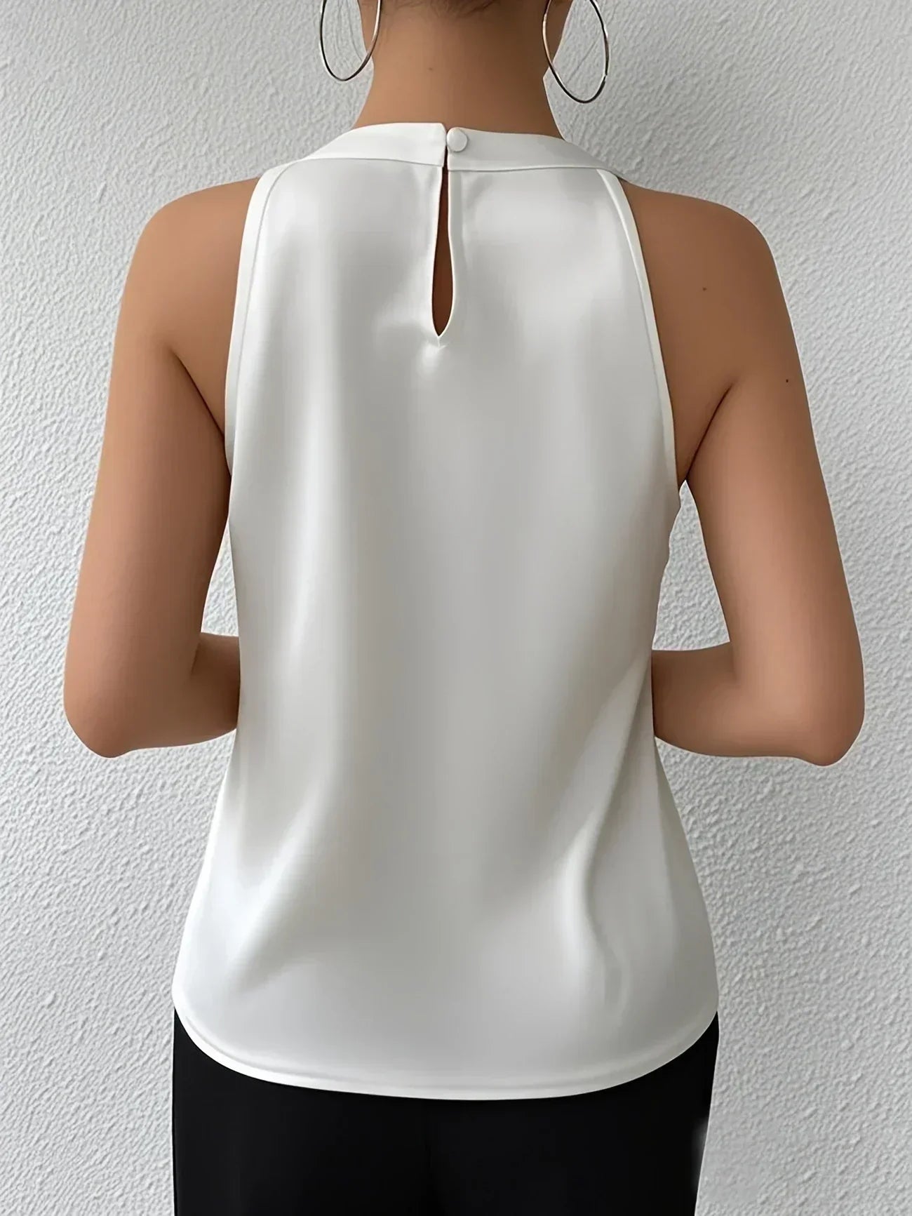 Miranda™ | Elegante satijnen blouse met open schouders