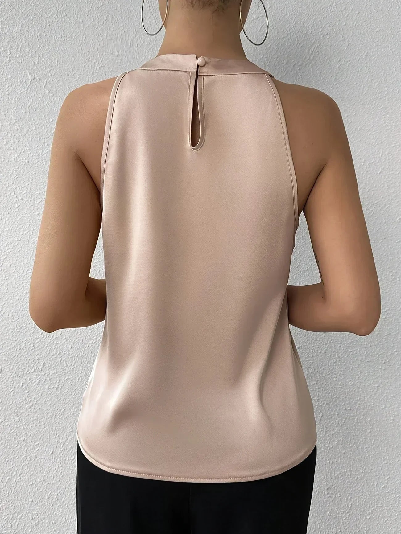 Miranda™ | Elegante satijnen blouse met open schouders